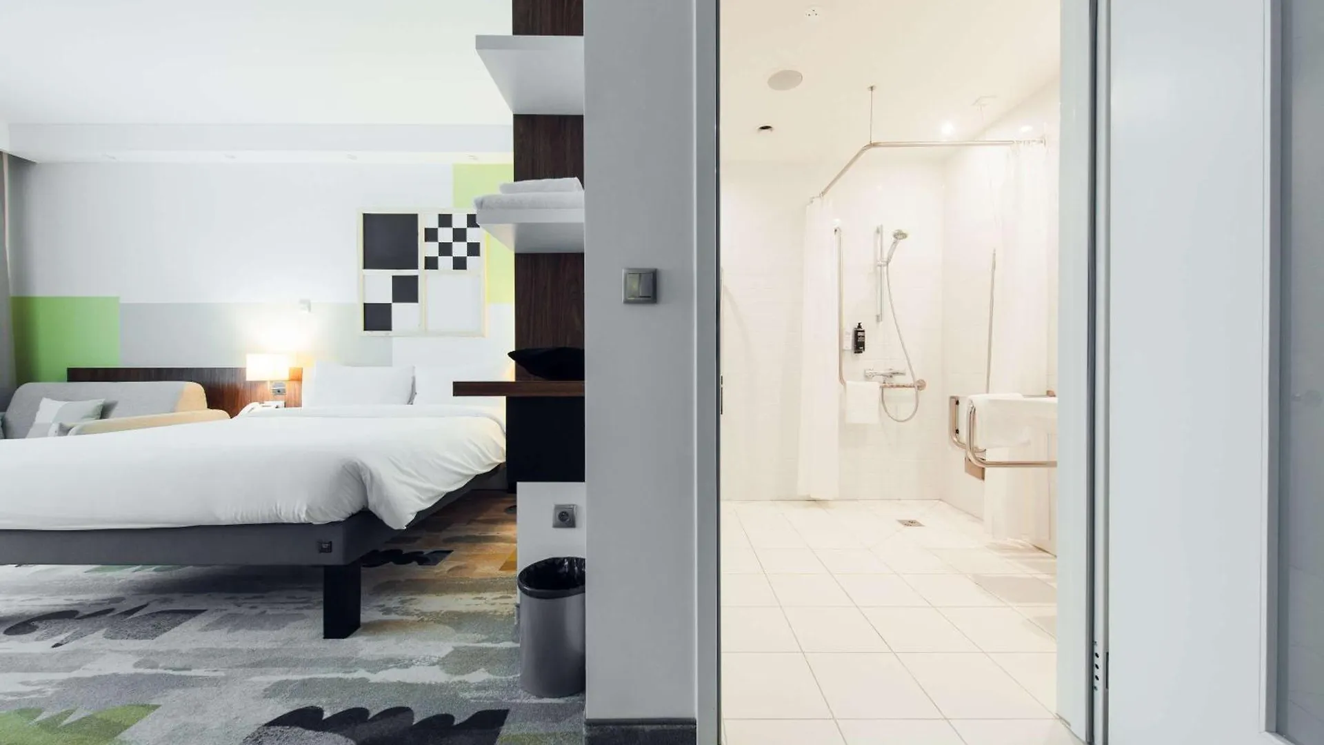 Hotel Ibis Styles Warszawa Airport  Varsovia